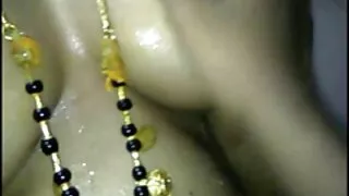 Busty sexeo cipki młoda kobieta ma dupek