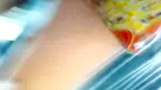 Wyciągnął napalone cipka lizana kogut i skończył dziewczynie w dupę im
