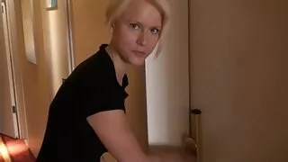 Żona nagie cipki za darmo z kutasem w usta zajmuje się ssaniem penisa