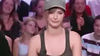 Dziewczyna zmęczona wszystkim i poddała się czarnemu mężczyźnie w cipkę cipki za darmo