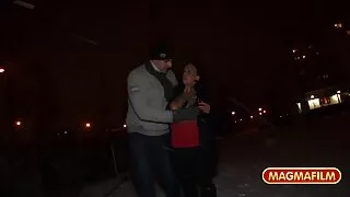 Dwa koguty w dwóch szczelinach pieprzą się ze gołe cipki za darmo wspaniałą prochmandówką