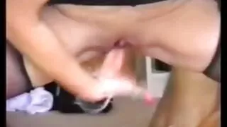 Obok kamery dziewczyna tańczy z ładnymi cyckami cipki filmy erotyczne